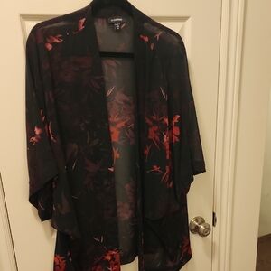 Le Château Elegant Black Kimono with Red Accents